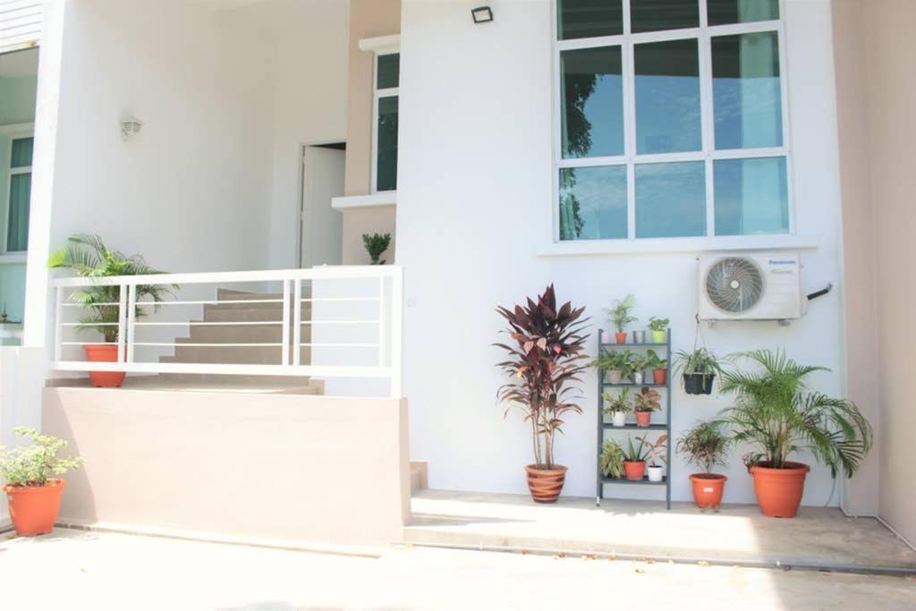 New Seaview Cozy Modern Beach House تانجونغ بونغاه المظهر الخارجي الصورة