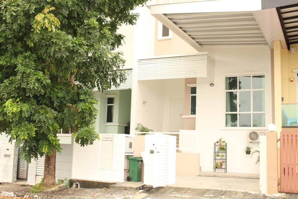 New Seaview Cozy Modern Beach House تانجونغ بونغاه المظهر الخارجي الصورة